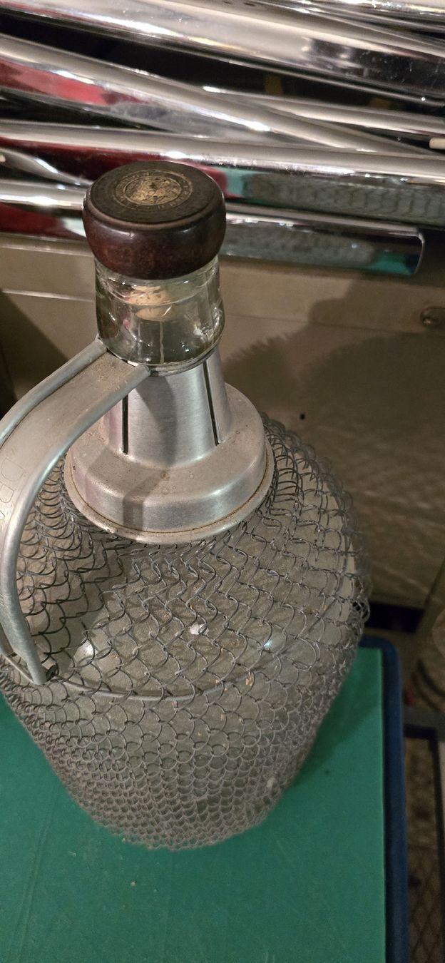 Bottiglie: Antike Flasche mit Drahtgeflecht – Usato da Basel venduto da Jcva 8