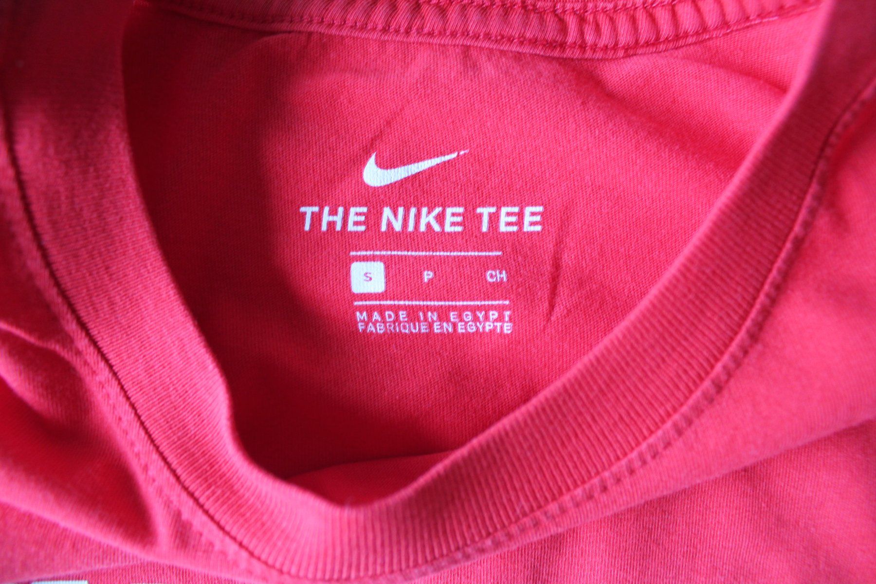 Nike T-shirt: T-shirt Nike rouge  t. S – Usato da Peseux venduto da Gilloss 2