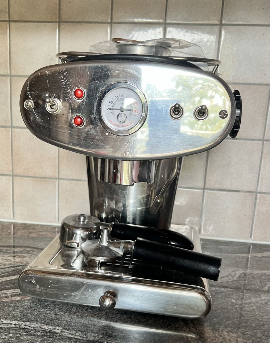 FrancisFrancis! Kaffeemaschinen & Espressomaschinen: Machine à café X1 Francis Francis – Defekt aus Le Mont-Pèlerin von Saritsa73