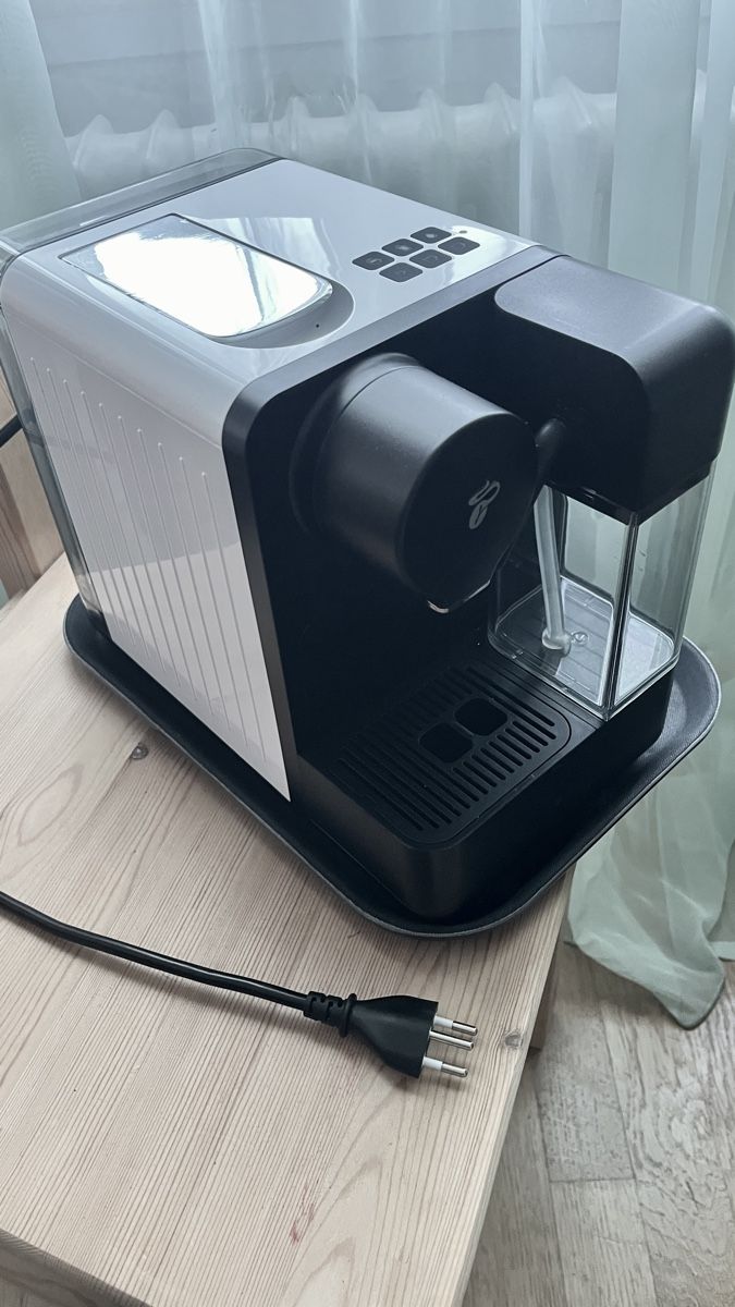 Tchibo Macchine per caffè & Macchine per espresso: Tchibo Cafissimo milk Kapselmaschine mit Milchaufschäumer – Usato da Zürich venduto da sheijla 3