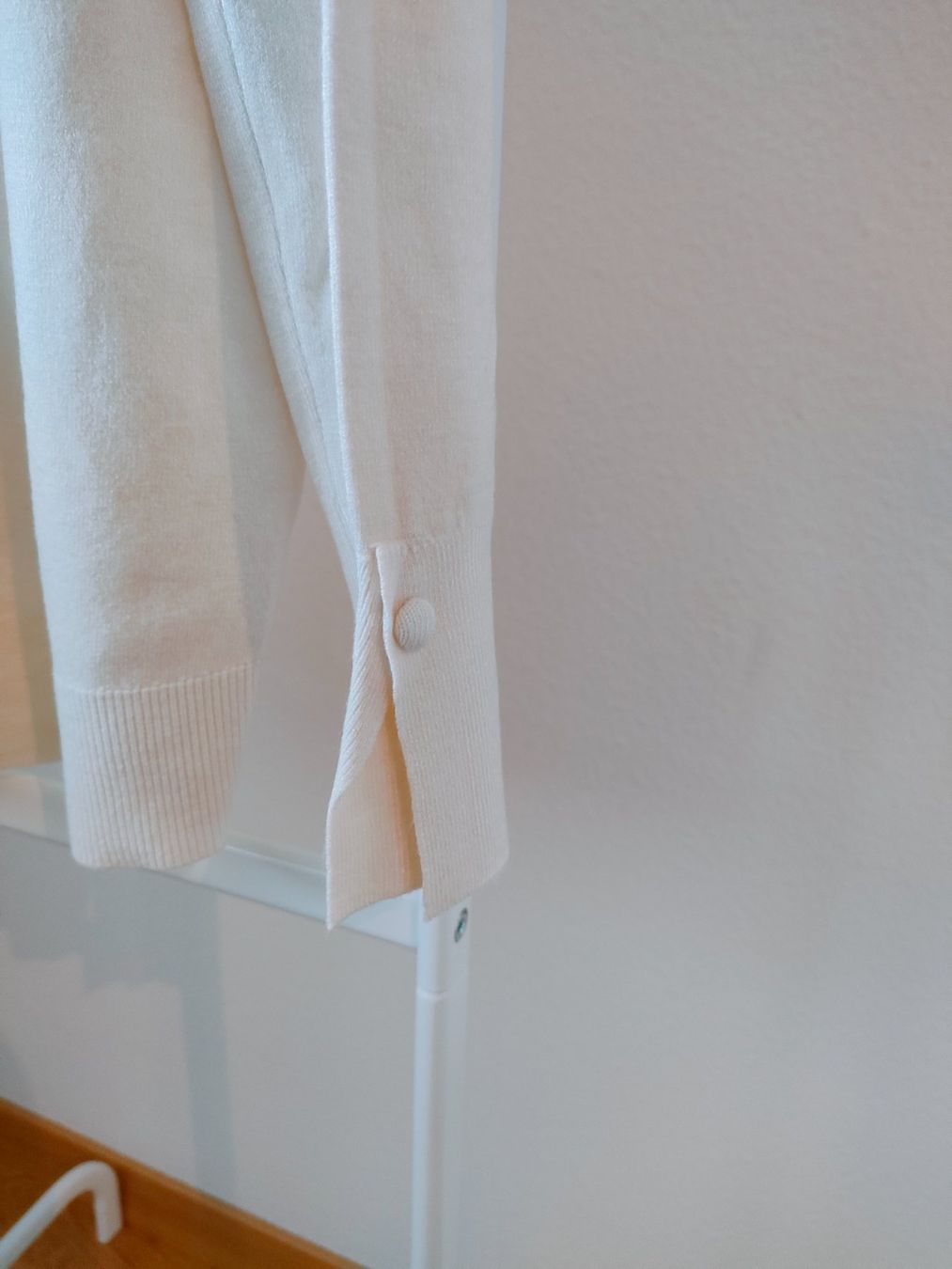 Maglioni & Felpe: Damen Pulli beige mit Knöpfen – Nuovo (secondo la descrizione) da Dietikon venduto da MJ_Sporting 4