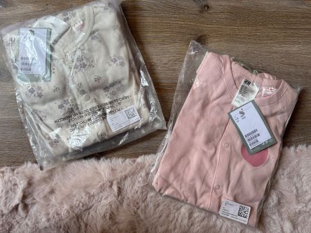 H&M 💜🌸🍎 2x barboteuses combinaisons NEW! 104 (prix/set 2)