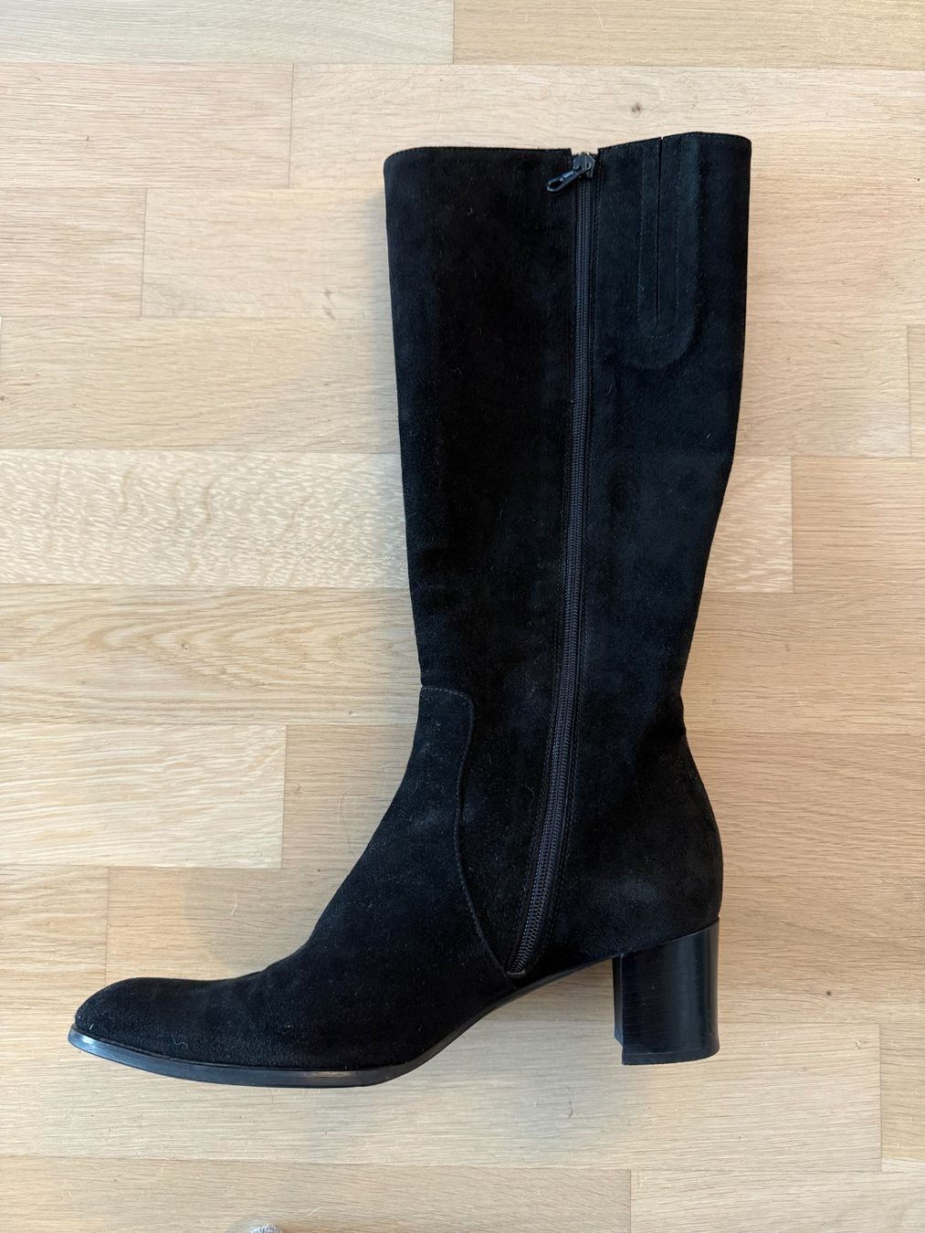 Damenschuhe: Stiefel Wildleder - Grösse 40.5 – Gebraucht aus Wiesendangen von iri_5pq6 1