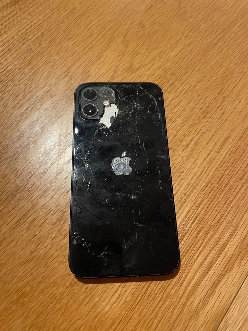 Apple Telefoni cellulari / Smartphones: iPhone 12 noir 128gb – Usato da Crissier venduto da rod_pqb2 2