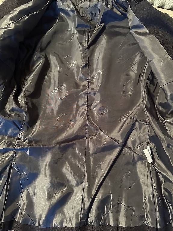 Vestes: Turnierjacket schwarz, Gr.34 (S) – D'occasion à Rapperswil BE par Aladytom 3