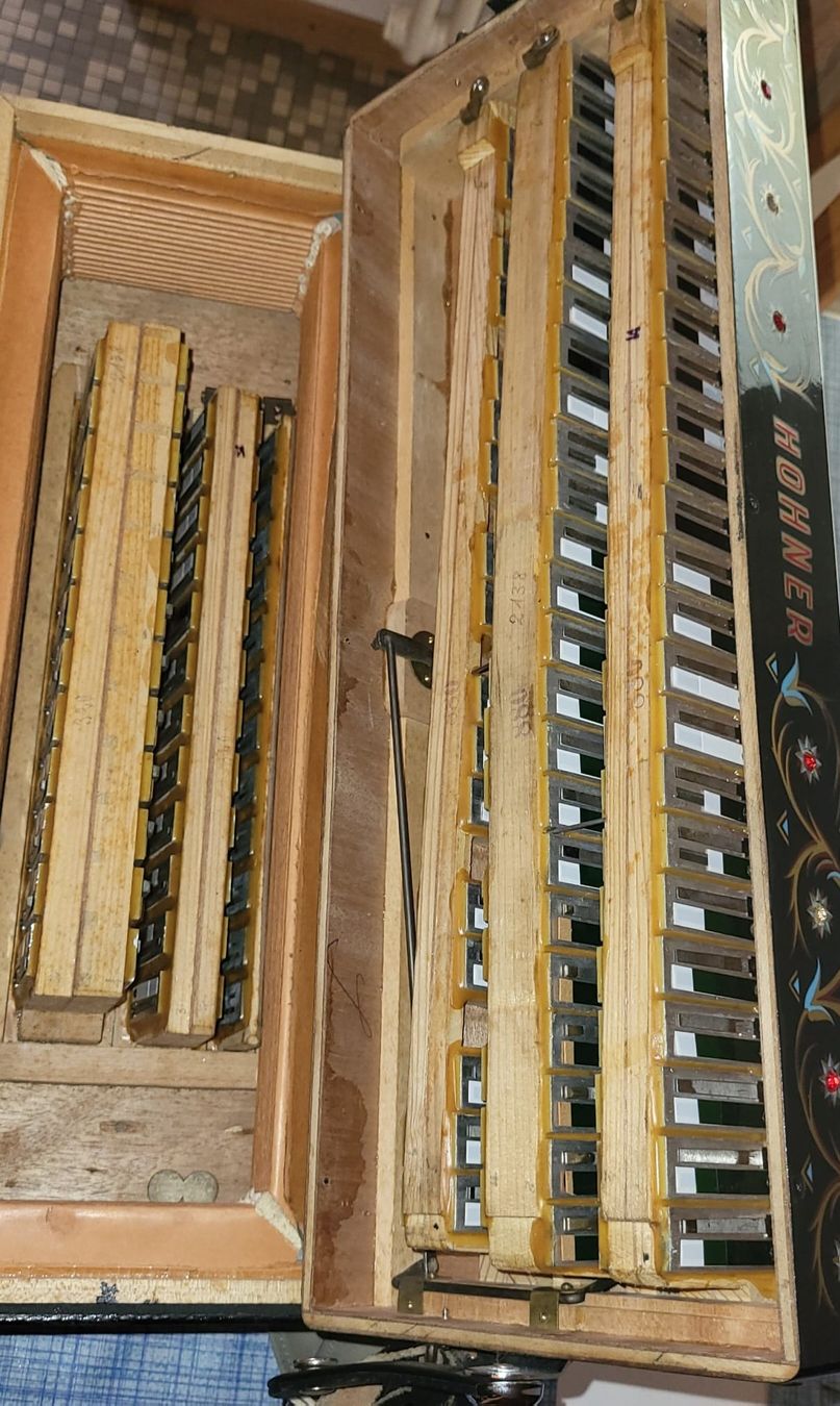Strumenti musicali: Accordéon hohner ancien révisé – Usato da Penthalaz venduto da EvandroLuz 8