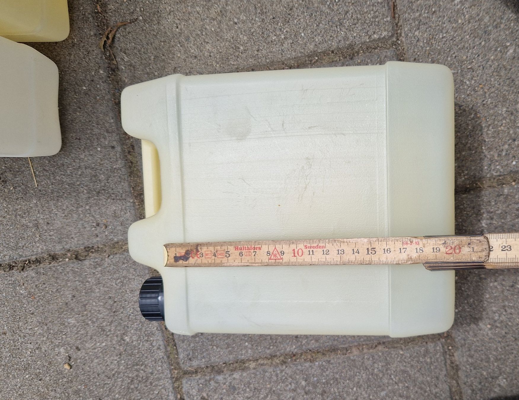 Sonstiges Fahrzeugzubehör: 5x Kunststoffkanister 2.5Liter – Gebraucht aus Gampelen von Schmidi887