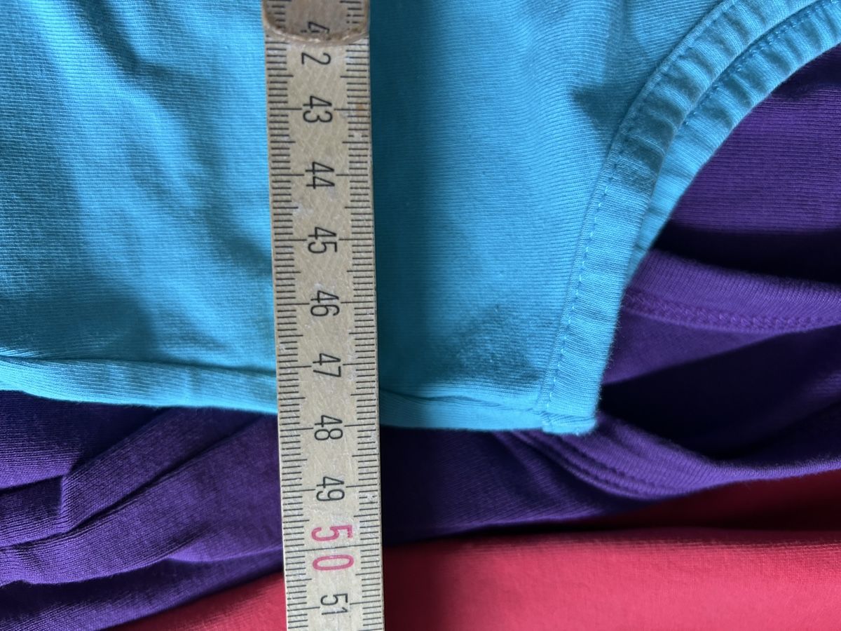 Lotti di vestiti: 5 Träger Shirt – Usato da Rüti ZH venduto da Masken 4