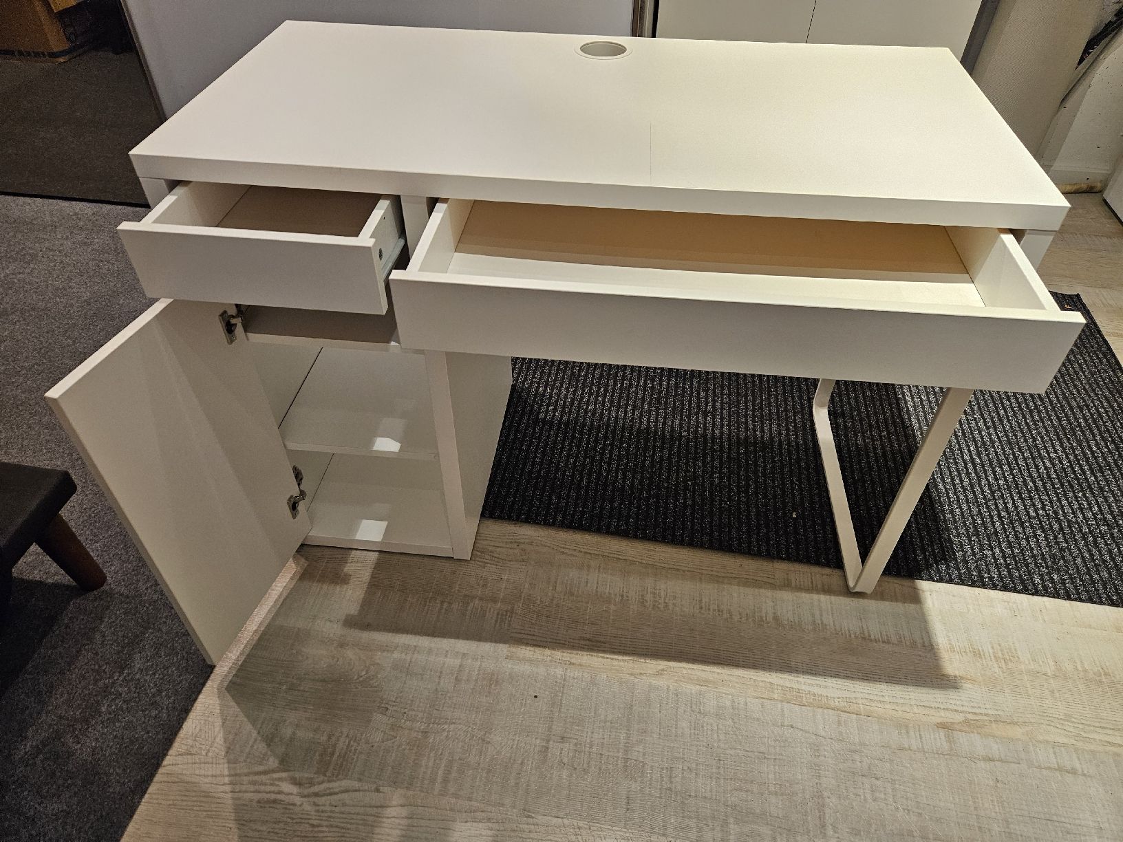 Schreibtische: Ikea Schreibtisch / Pult Micke – Gebraucht aus Hinwil von 97 1