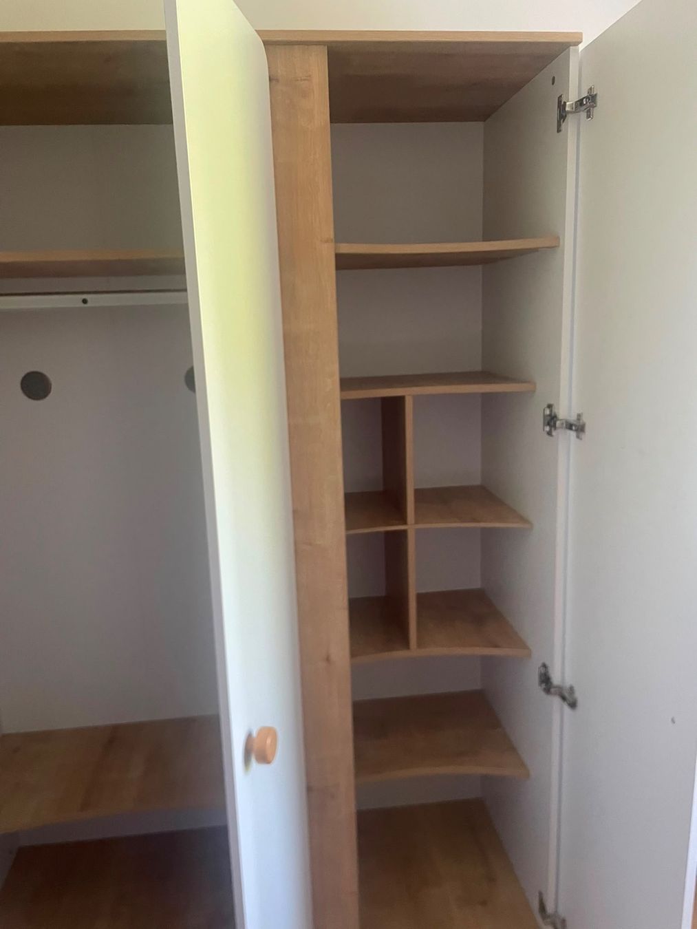 Pfister Armoires: Drehtürenschrank Cara – D'occasion à Niederscherli par ija_y67c 1