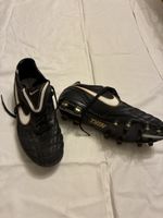 Nike Tiempo Leder Fussballschuhe / Stollenschuhe