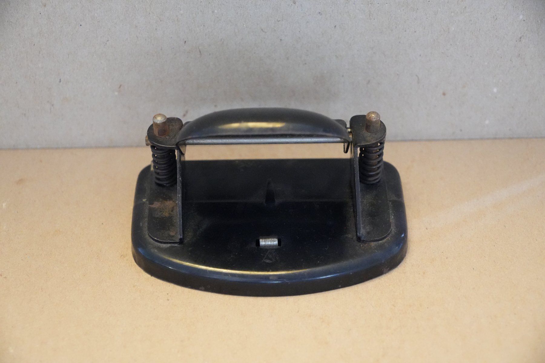 Tous les outils: Alter Metalllocher – D'occasion à Cham par Silvan3011 2