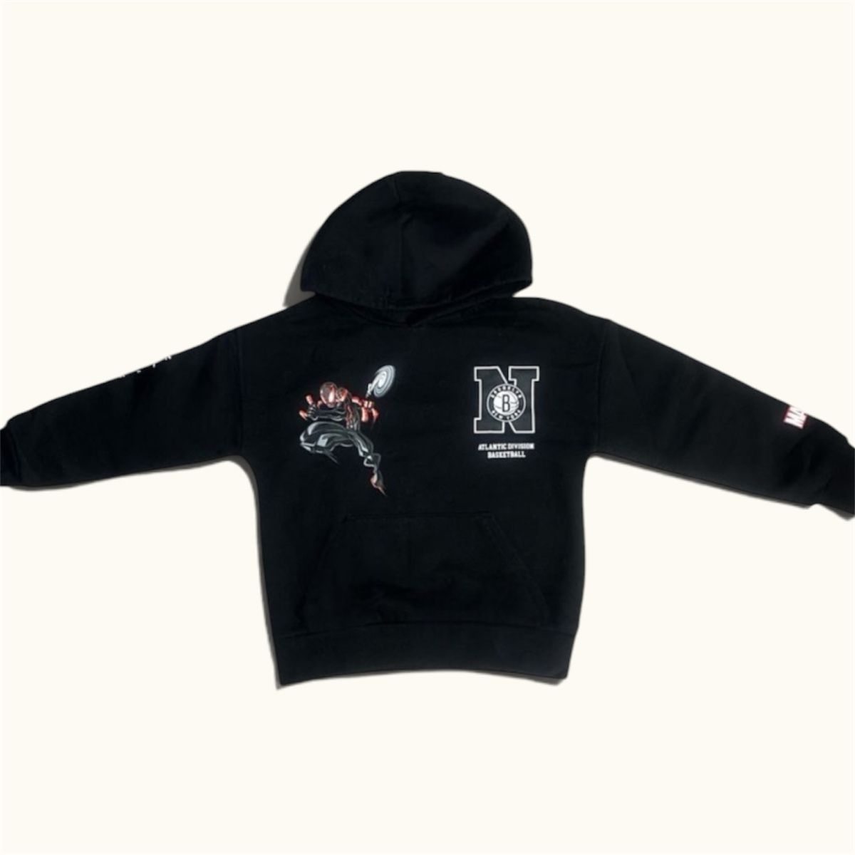 Pullover & Sweatshirts: SWEAT À CAPUCHE MARVEL BROOKLYN NETS – Neu (gemäss Beschreibung) aus Lausanne von mar_6snp