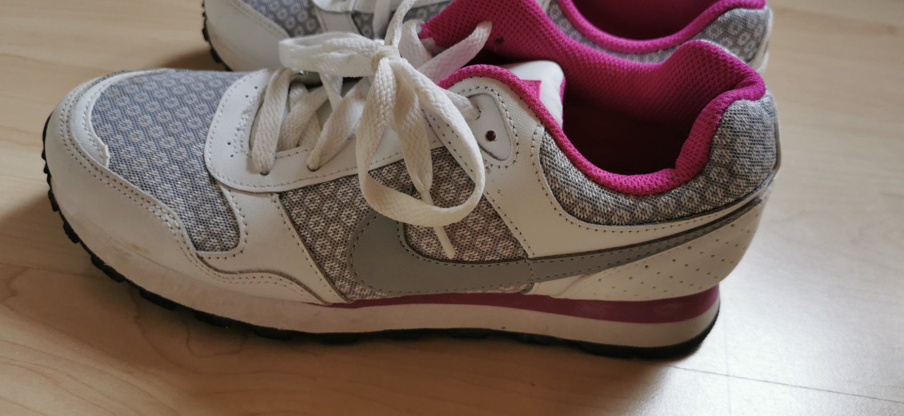 Nike Scarpe da donna: Nike Schuhe 37.5 – Usato da Oberkulm venduto da Preneur 1