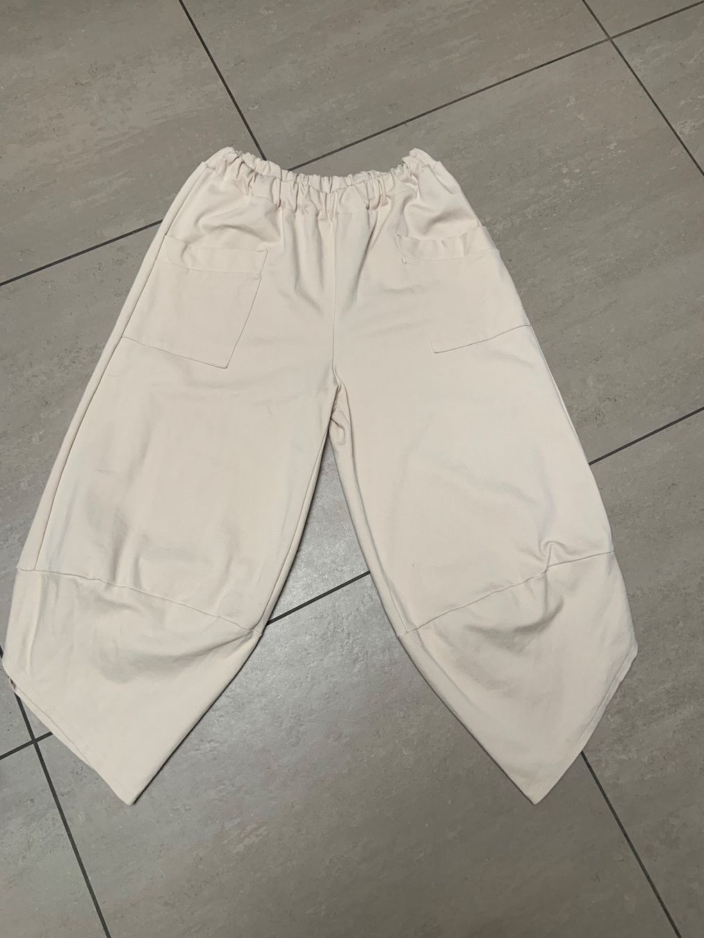 Hosen: Lässige Schlupfhose aus Jersey – Neu (gemäss Beschreibung) aus Sigriswil von ck56