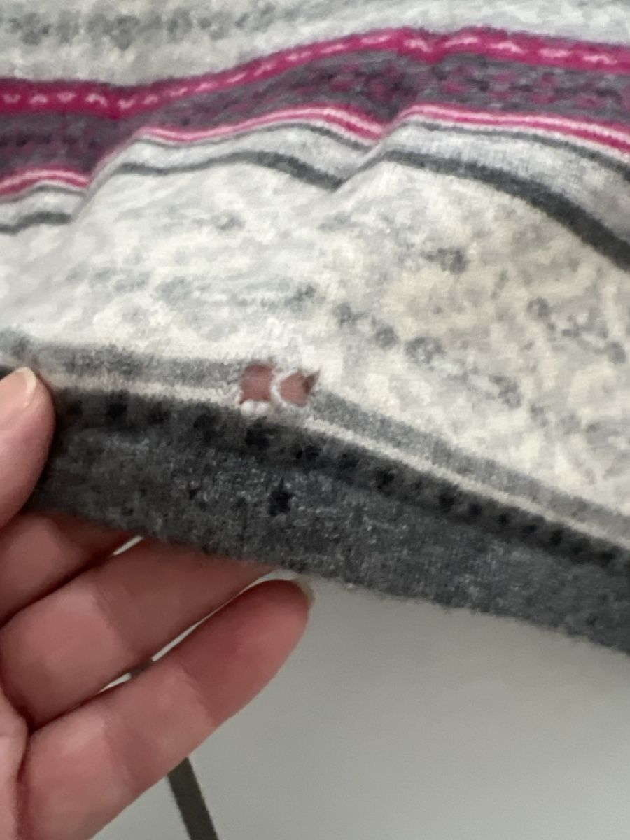 Madeleine Maglioni & Felpe: Madeleine Kaschmir Pullover, Grösse M, mit kleinem Loch – Usato da Oberuzwil venduto da DanaB01 2