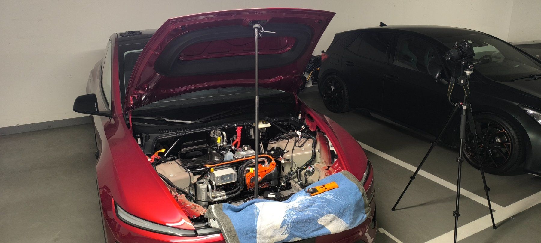 Tesla Toutes les pièces auto: Tesla Model 3/Y/S/HL/Yuniper Power Frunk – Neuf (Voir description) à Wichtrach par Avramolon 4