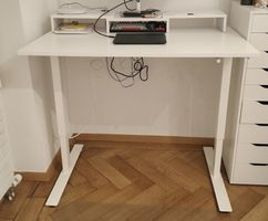 Stehpult mit Kurbel