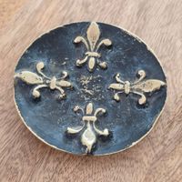 Messing Aschenbecher Lilien Motiv rund