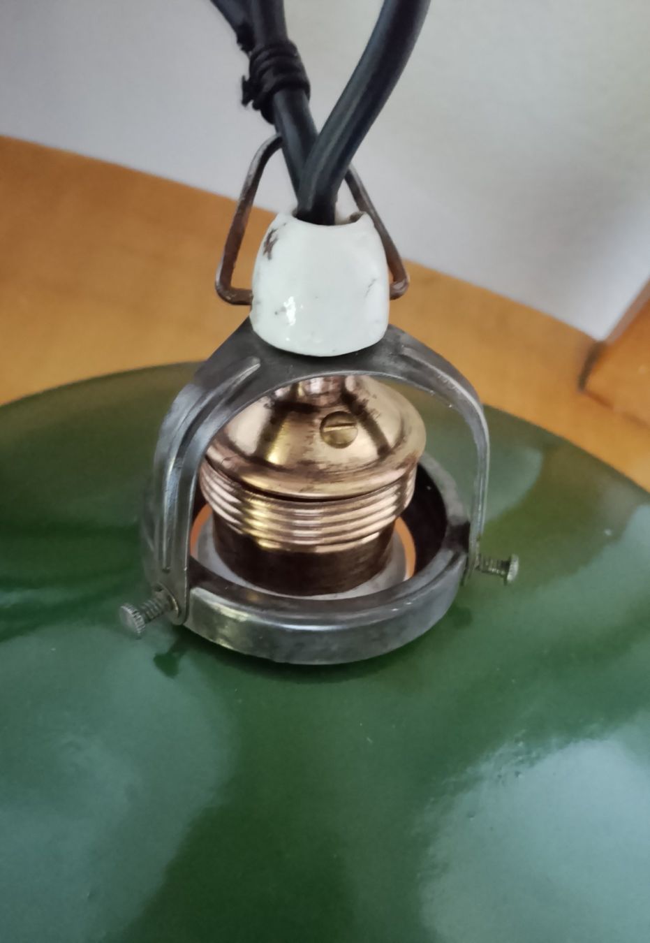 Lampadari & plafoniere: Vintage Industrielampe Deckenlampe Emaille Plafonnier Vert – Usato da St. Gallen venduto da EastLakeConcept 1