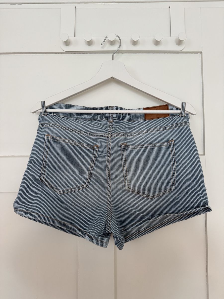 H&M Pantalons: H&M gestreifte Shorts – D'occasion à St. Gallen par BiancaL11 1