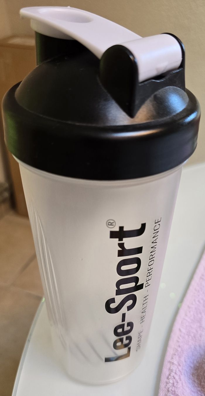 Gourdes & Thermos: LeeSport Shaker – Neuf (Voir description) à Lausanne par mad_jvk2