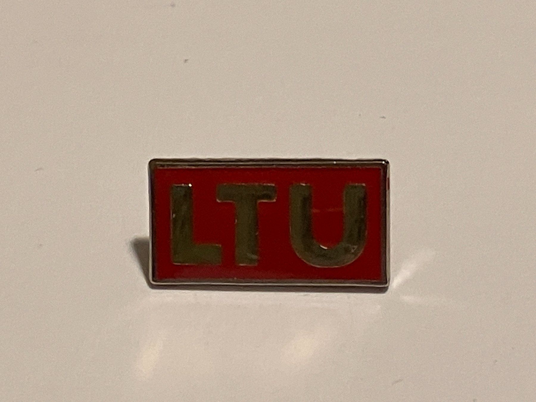Placchette & Badge: 1 Pin LTU – Usato da Basel venduto da djwwpp