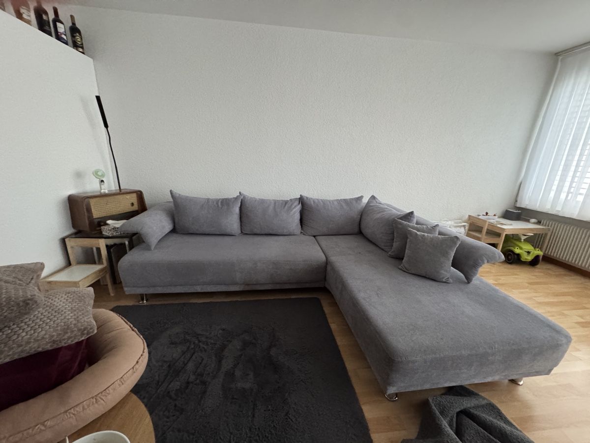 Sofas: Ecksofa grau Stoff gute Zustand mit Flecken – D'occasion à Unterseen par sol_2h6z 3