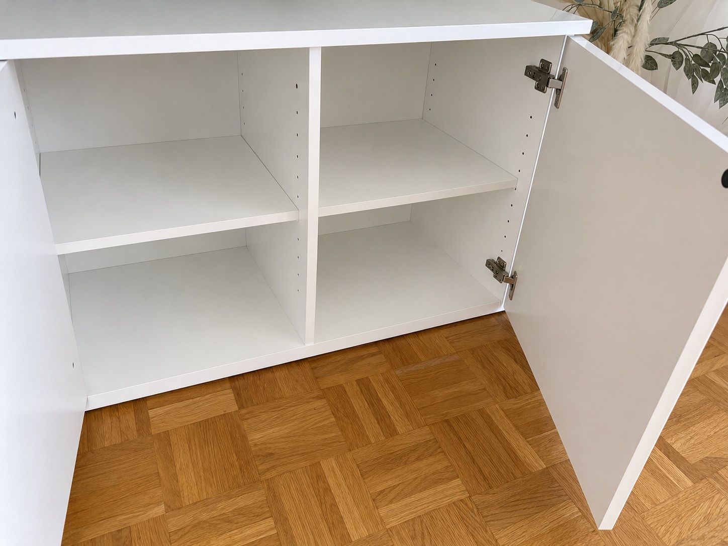 Commodes: Kommode / Sideboard Weiss Hochglanz  schlicht & elegant – D'occasion à Winterthur par Fazzoletto 3