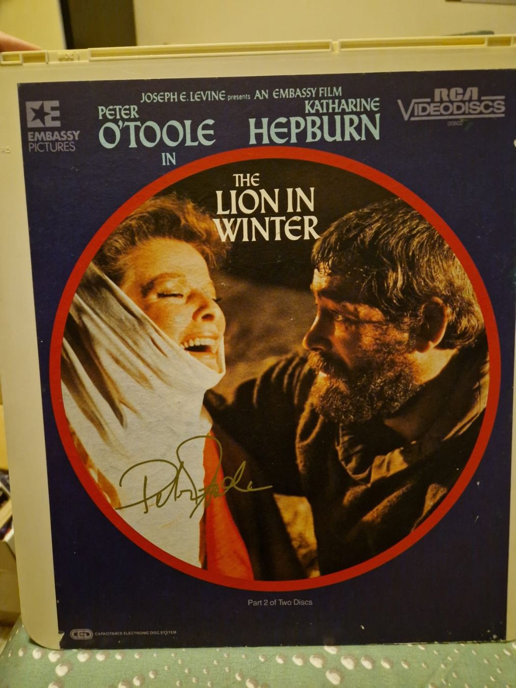 Autogramme: Autographe de Peter O'Toole sur pochette videodisc – Gebraucht aus Lutry von SwissBBCards