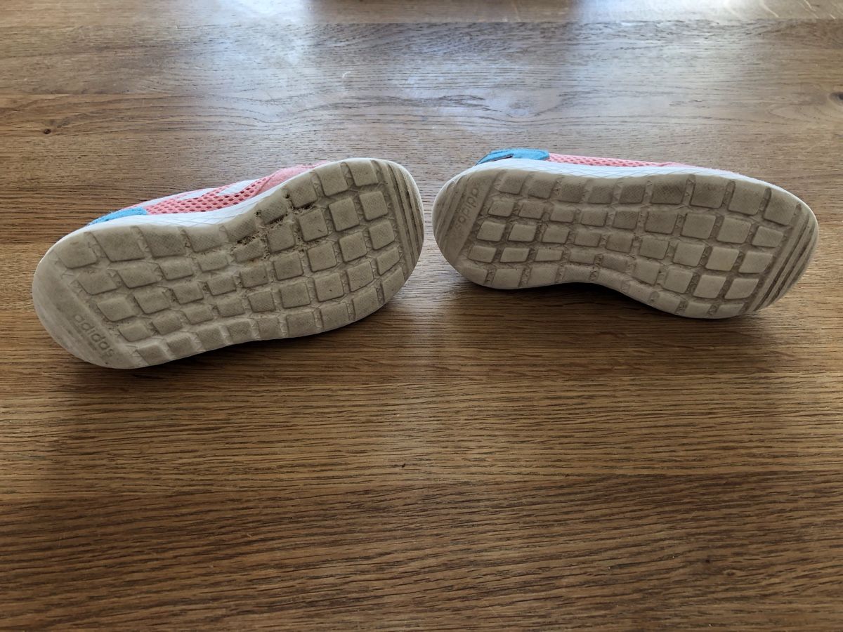 Schuhe für Mädchen: Adidas Sneacker Gr.25 – Gebraucht aus Weggis von bac_qf5c 2