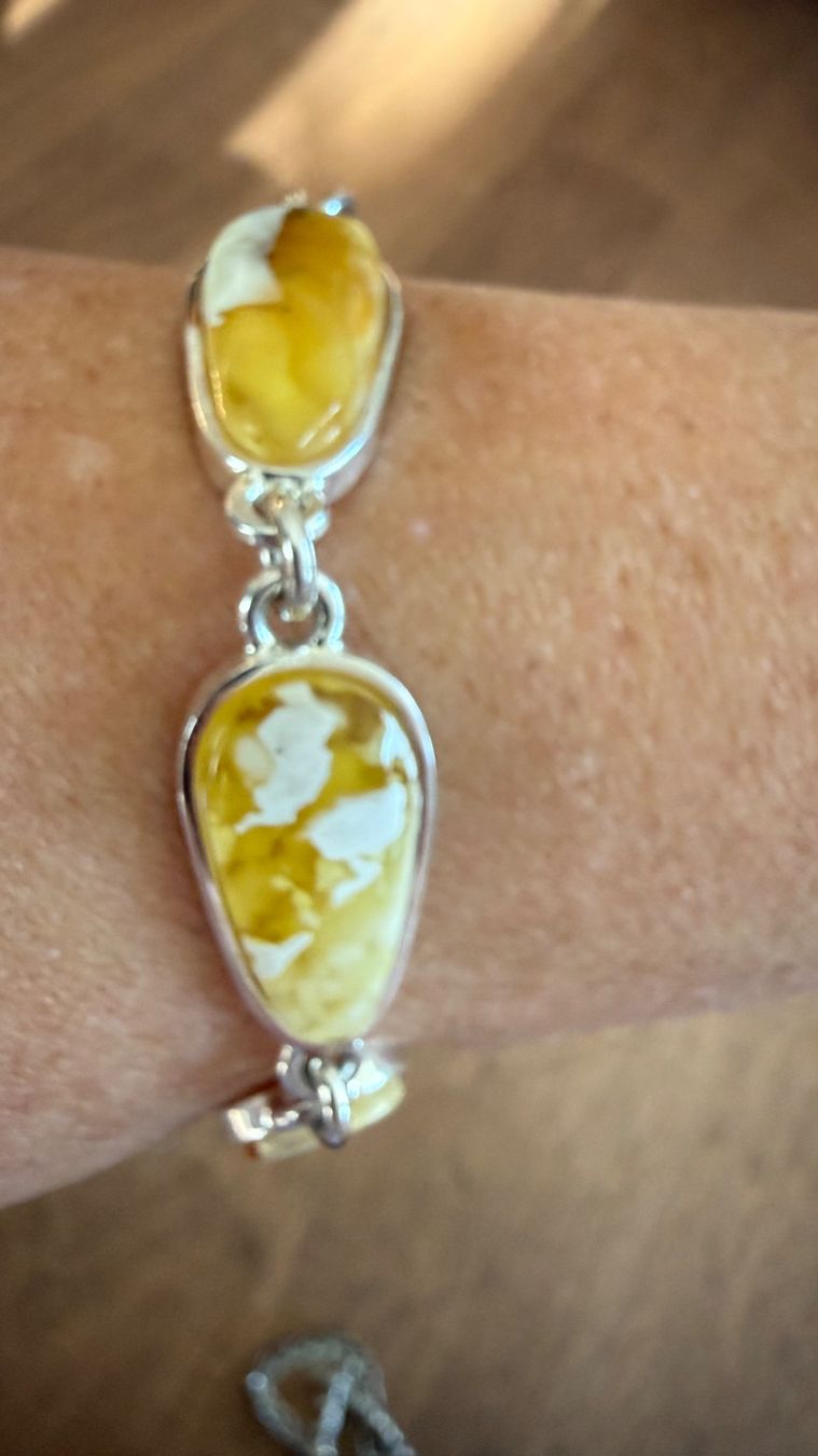 Bracciali & Braccialetti: Fantastisches helles Bernstein Armband in Silber – Nuovo e nell'imballaggio originale da Ebikon venduto da elischka