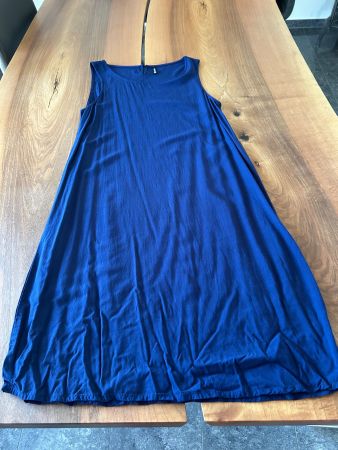Sommerliches, ärmelloses Kleid Gr. M
