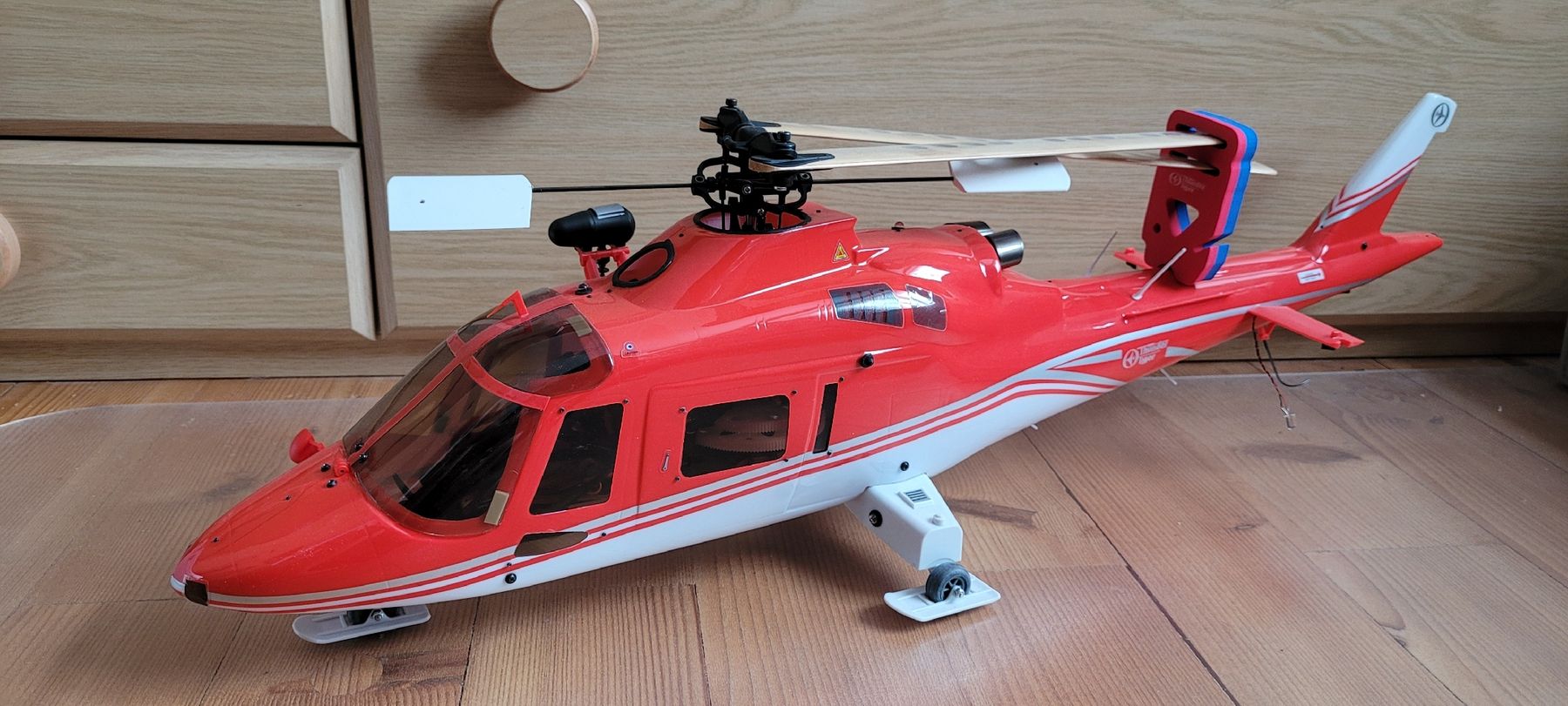 Thunder Tiger RC Kits de montage: RC Thunder Tiger MINI TITAN E325 mit Agusta A109K2 fuselage – D'occasion à Mastrils par csbeko 1