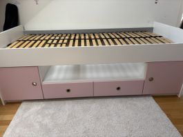 Neuwertiges Kinderbett 90x200 mit Lattenrost
