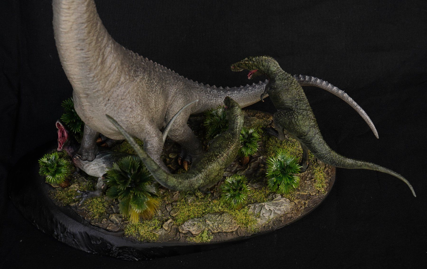 Statuette: Argentinosaurus vs. Mapusaurus Diorama 1:72 Passion Charger – Usato da Selzach venduto da Ataraxus 4