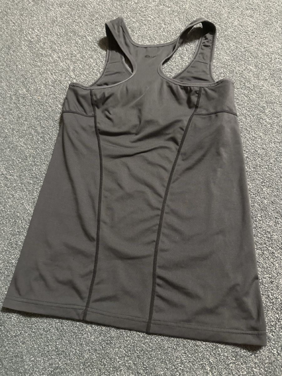 Tops: Sporttop NRG Gr L – D'occasion à Baltschieder par YmroBe 1