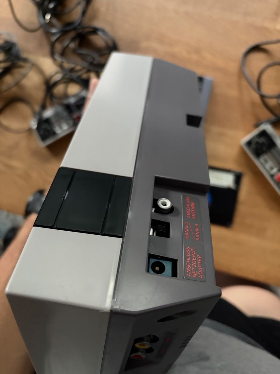 Nintendo Console: NES Konsole - 2 Controller - 1 Spiel - Top Zustand – Usato da Baden venduto da tob_t8gw 8