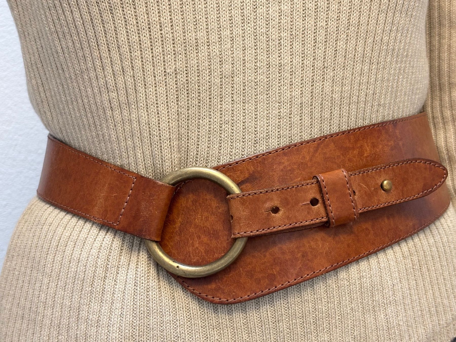 Cinture: Klassischer Ledergürtel mit Messingring – Usato da Luzern venduto da Versuchende