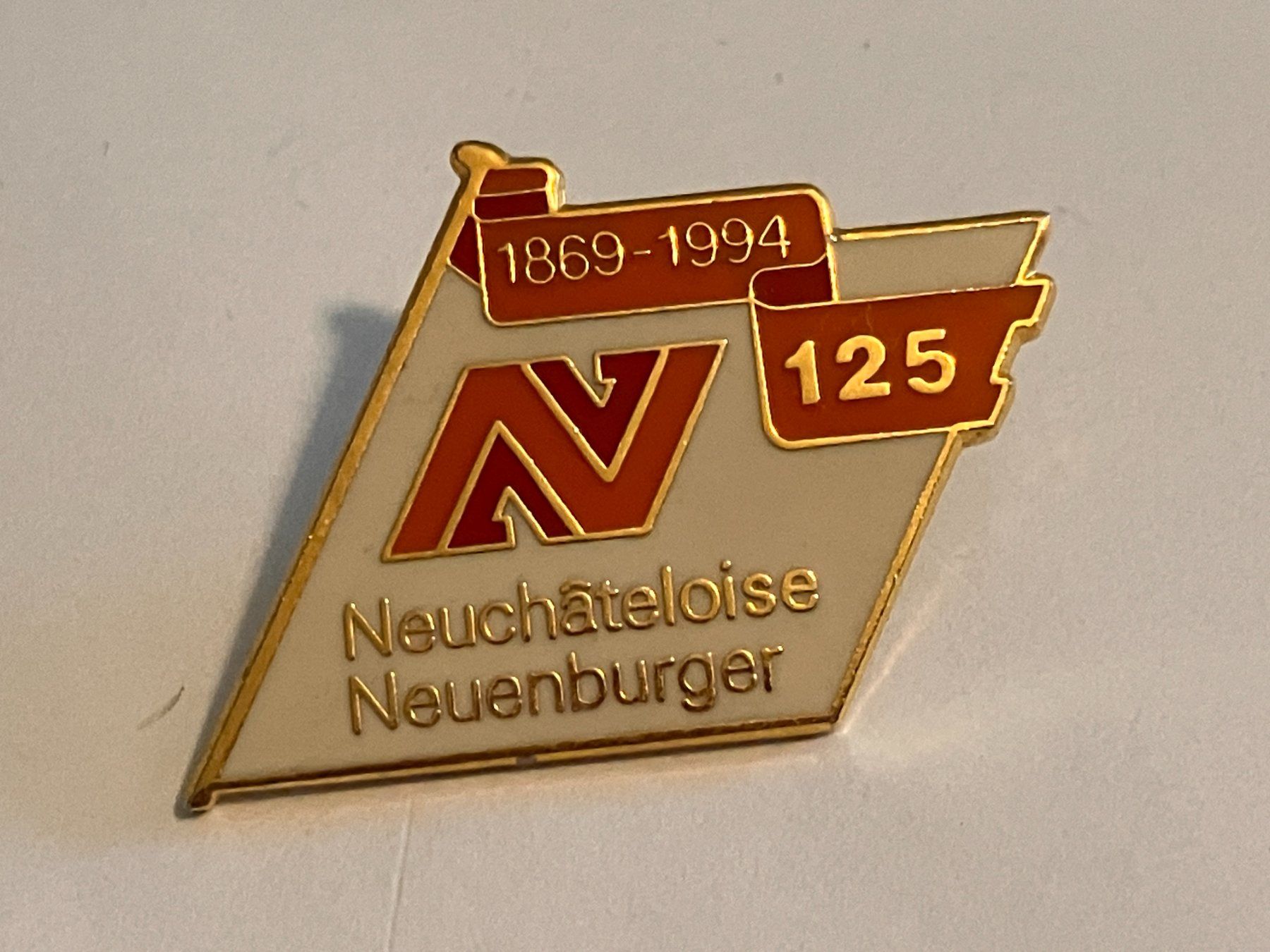 Placchette & Badge: 1 Pin Neuchateloise Neuenburger – Usato da Basel venduto da djwwpp