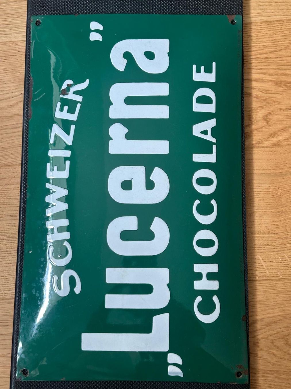 Insegne: **Antikes Emaille Reklameschild Lucerna Chocolade Schweiz** – Usato da Pieterlen venduto da GoOnStage 7