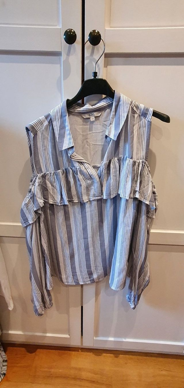 Camicette: Bluse mit Volant, achselfrei – Nuovo (secondo la descrizione) da Hittnau venduto da Gamoe 1