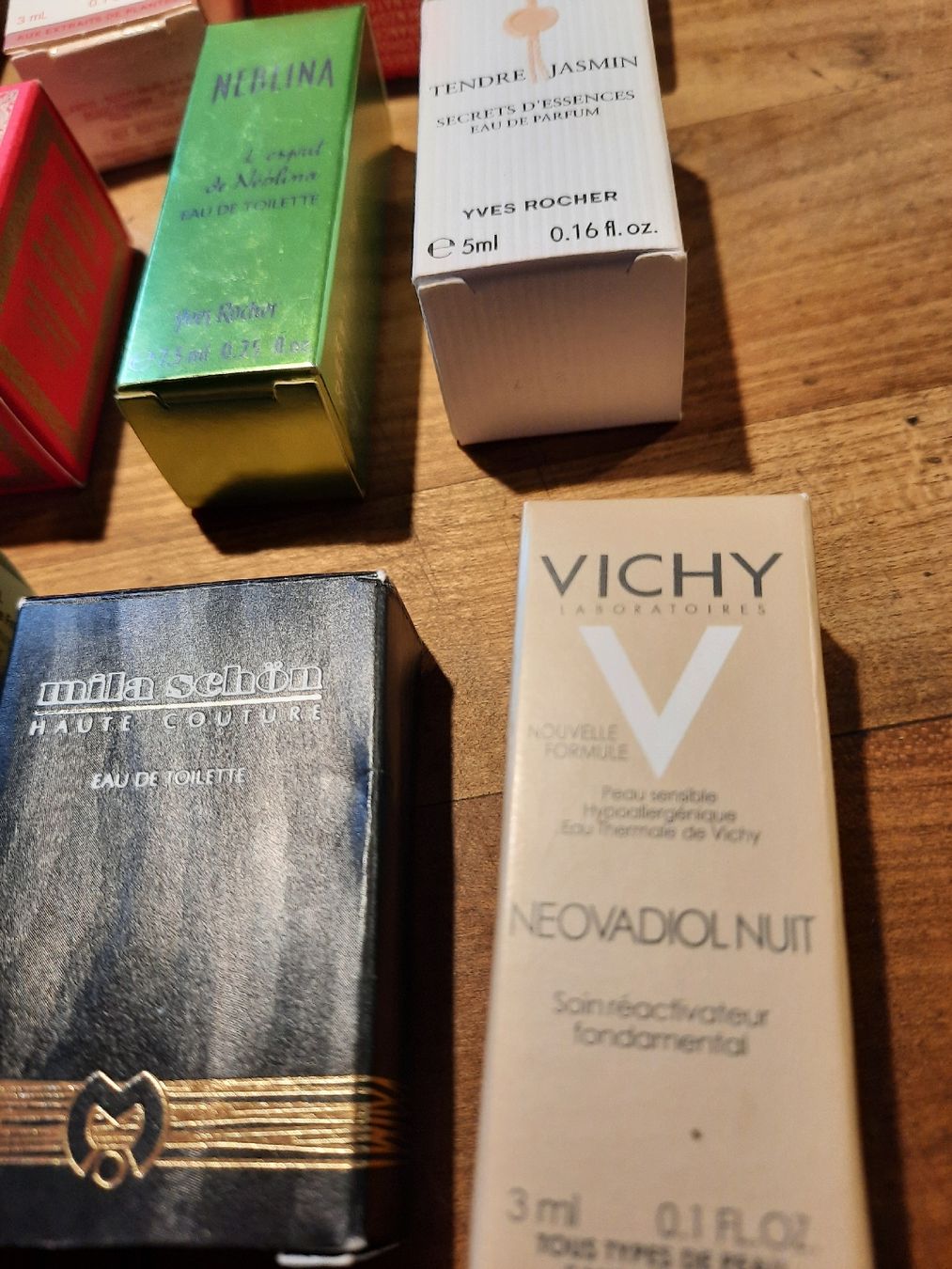Parfum & Eau de Toilette: 12   LEERE  Parfummuster-Schachteli – Gebraucht aus Busswil BE von balu37 2