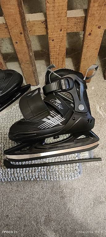 Pattini da ghiaccio: Patins à glace pour enfant – Usato da Neuchâtel venduto da bay_m5gg 1