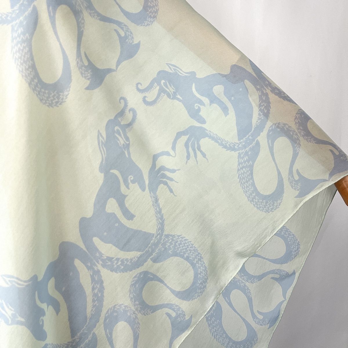 Fabric Frontline Foulard & Sciarpe: FABRIC FRONTLINE Silk Scarf – Nuovo (secondo la descrizione) da Freienbach venduto da Avviivva_Shop 1