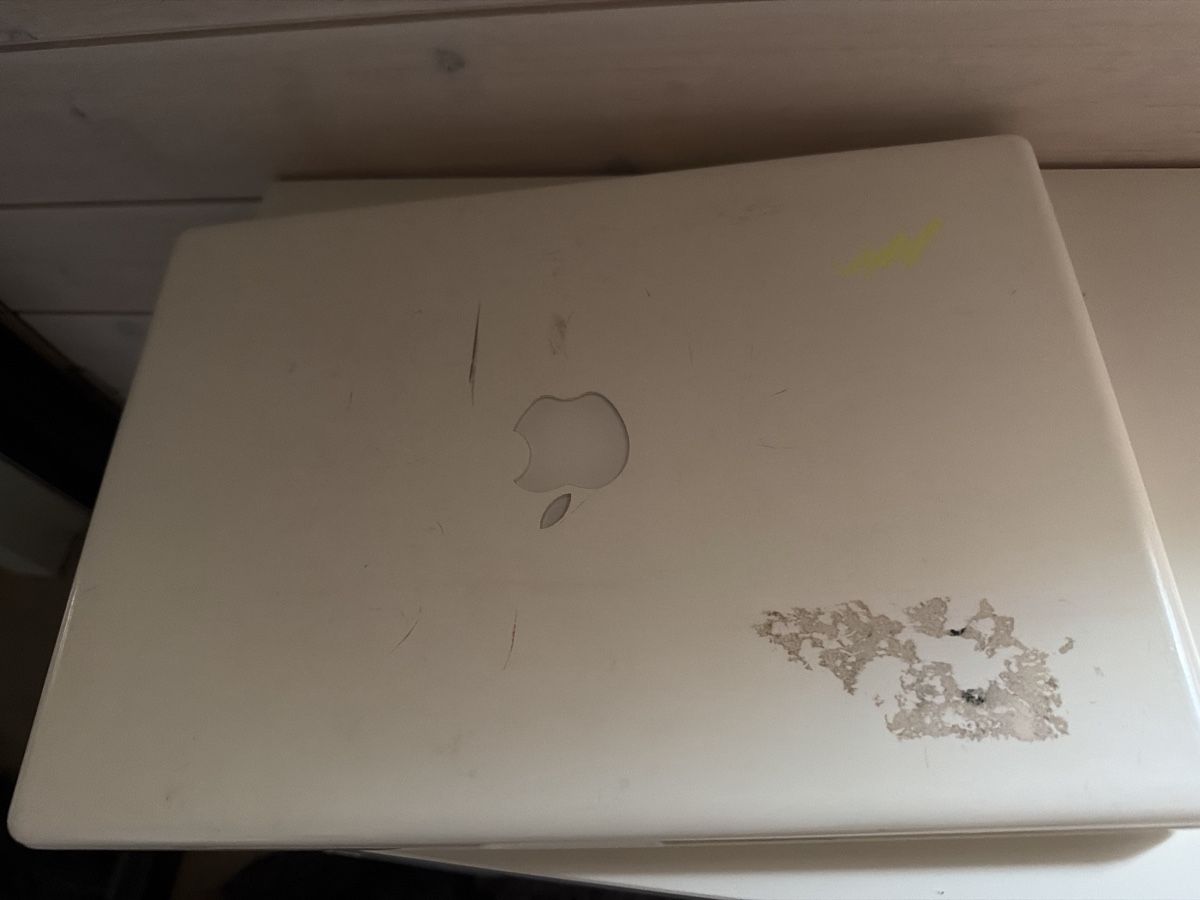 Apple Notebook: Alter Macbook – Difettoso da Winterthur venduto da zwa_tr97