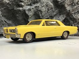 Modell Auto Pontiac GTO 1965 gelb