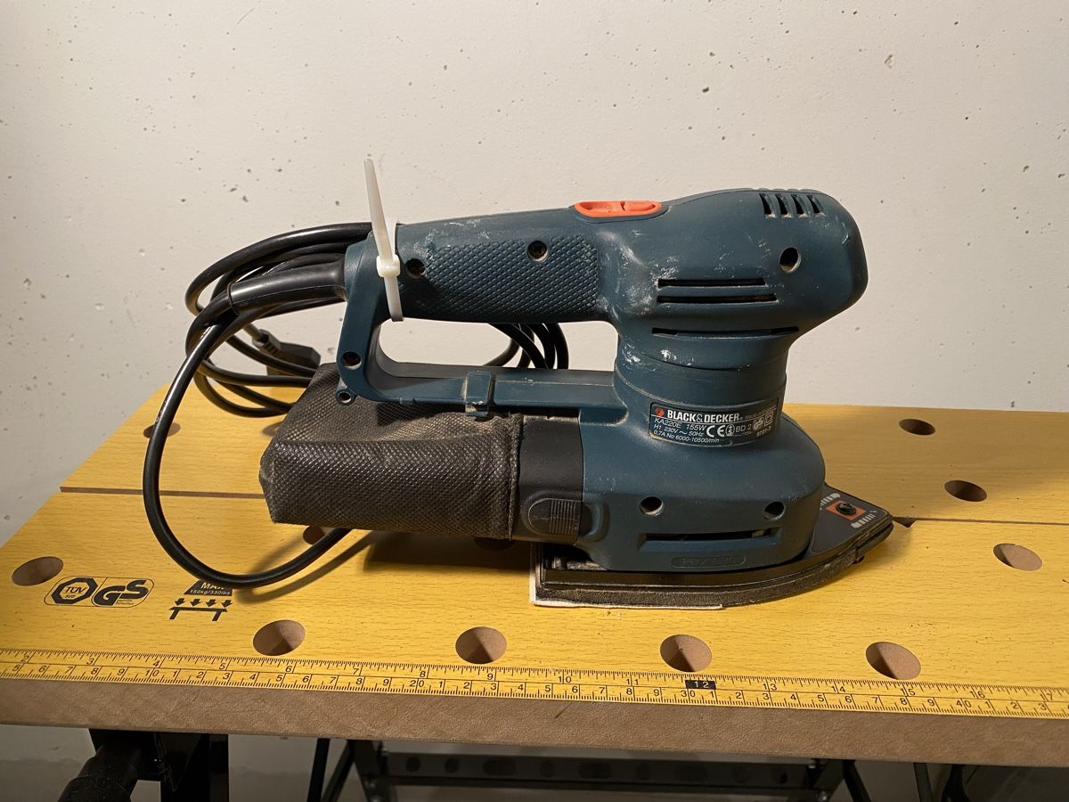 Schleifen & Polieren: BLACK+DECKER KA220E Schwingschleifer 155W – Gebraucht aus Volketswil von Ahot 4