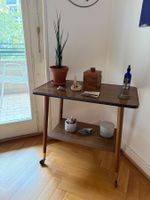 Desserte vintage sur roulettes