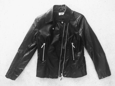 Schwarze Kunstleder-Jacke